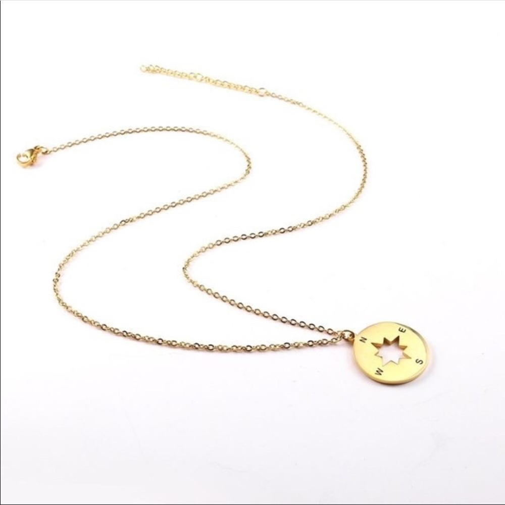 Compass wanderlust 18k vacuum plated necklace - Picture 3 of 4